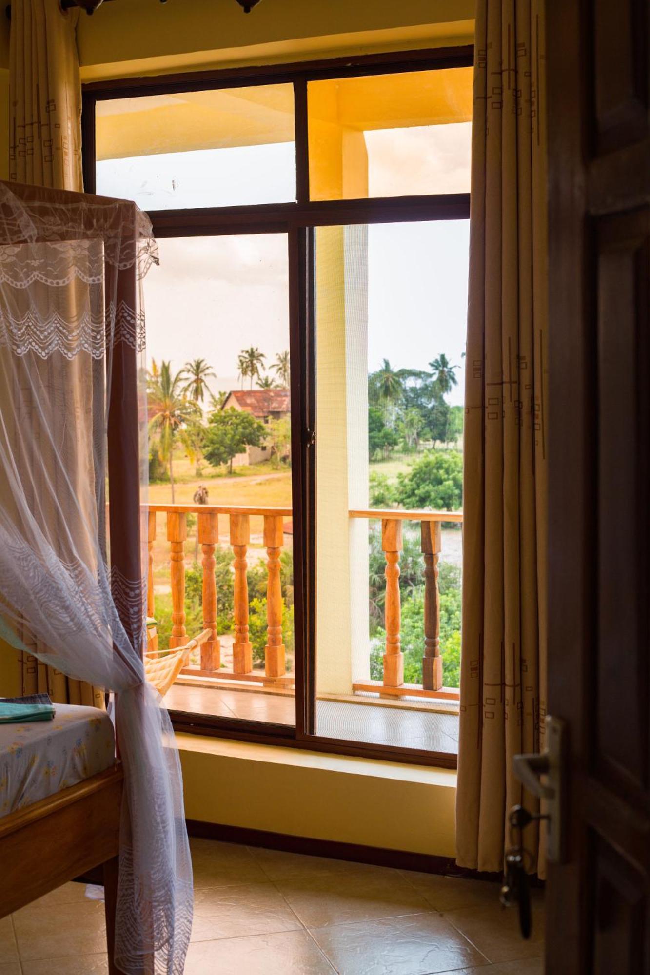 Mikoko Beach & Cottages Bagamoyo Luaran gambar
